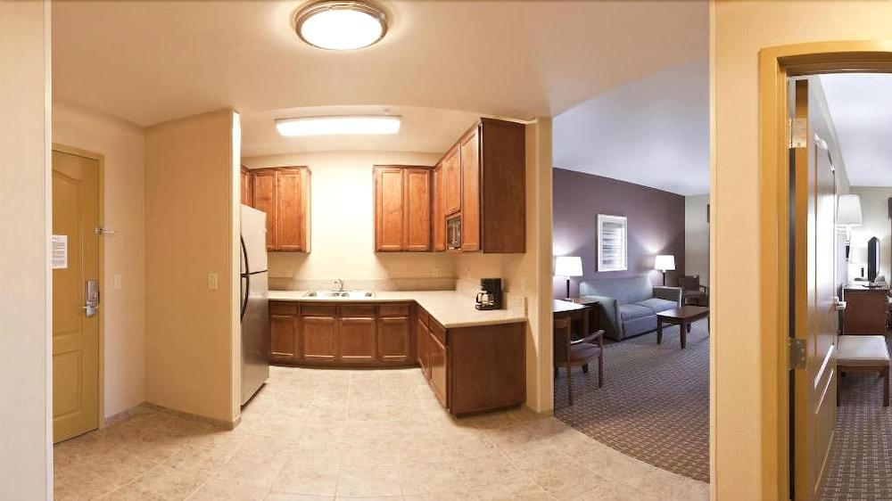 Holiday Inn Express Hotel & Suites Willows By Ihg Bagian luar foto