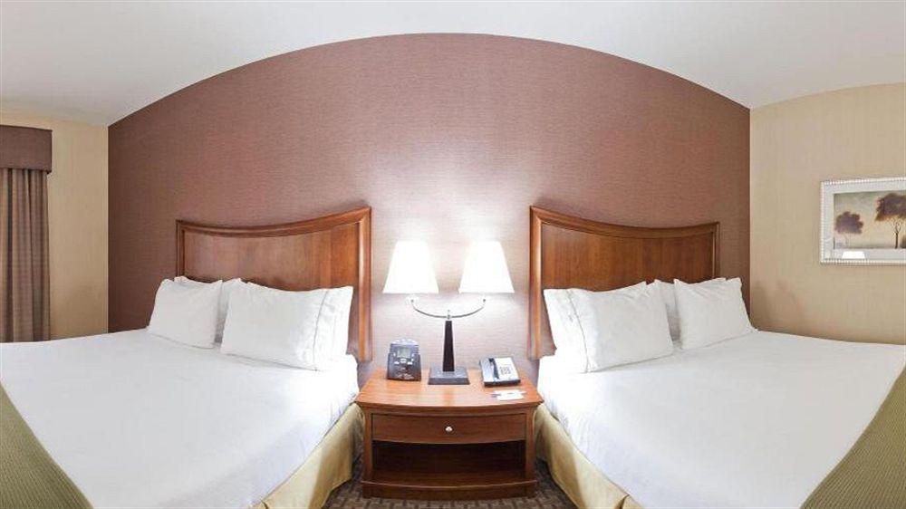 Holiday Inn Express Hotel & Suites Willows By Ihg Bagian luar foto