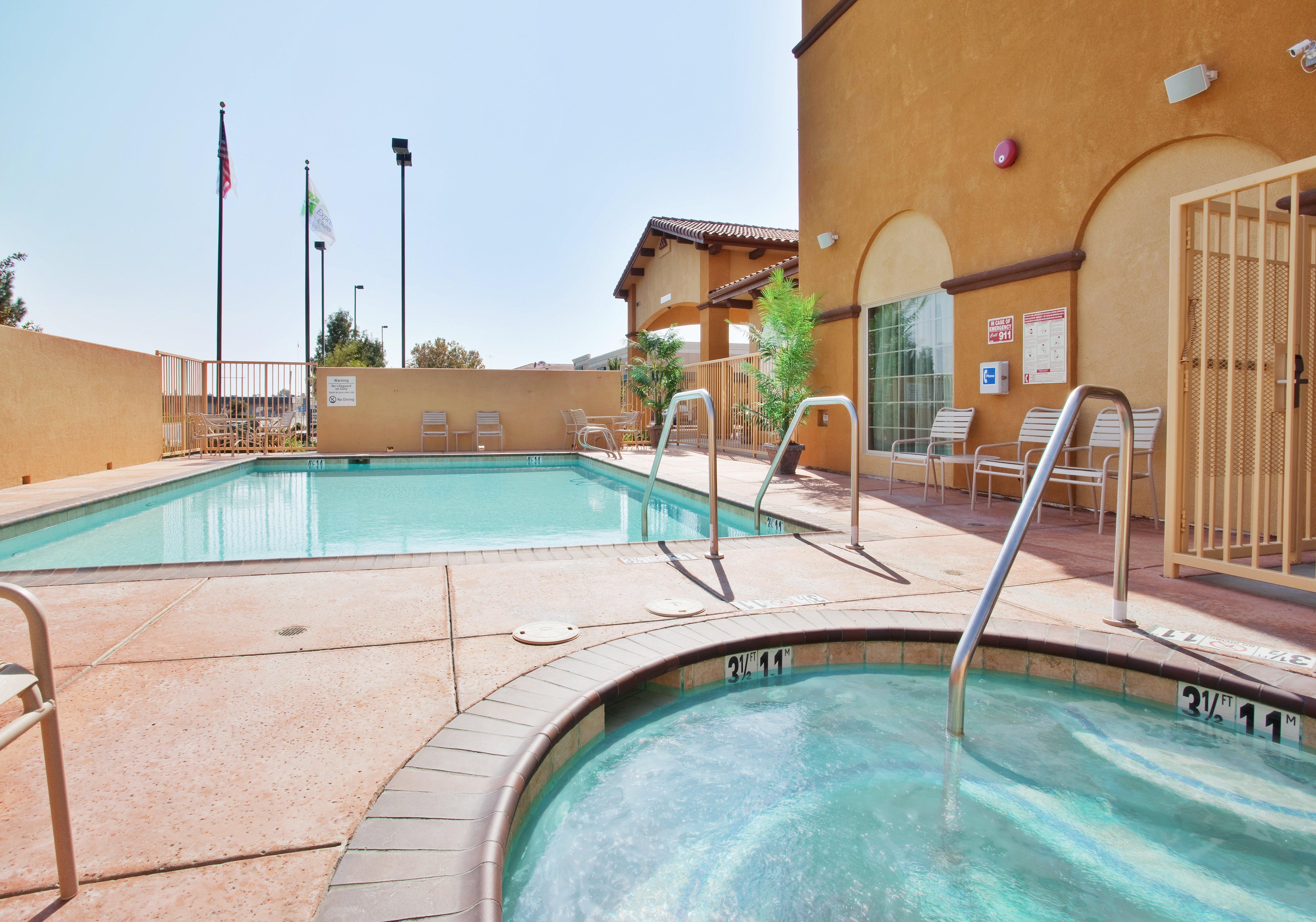 Holiday Inn Express Hotel & Suites Willows By Ihg Bagian luar foto