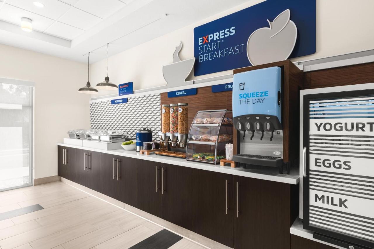 Holiday Inn Express Hotel & Suites Willows By Ihg Bagian luar foto