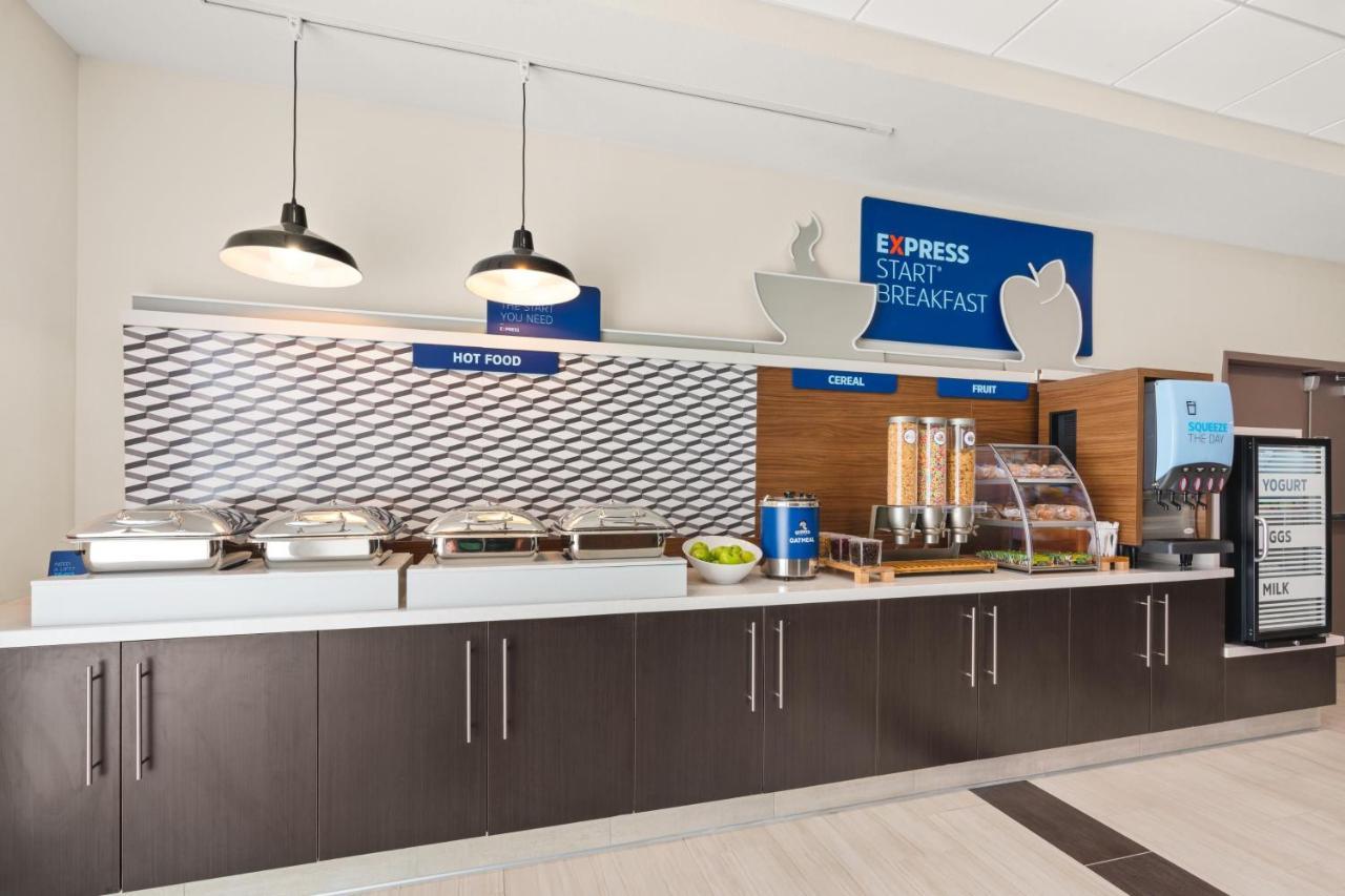 Holiday Inn Express Hotel & Suites Willows By Ihg Bagian luar foto