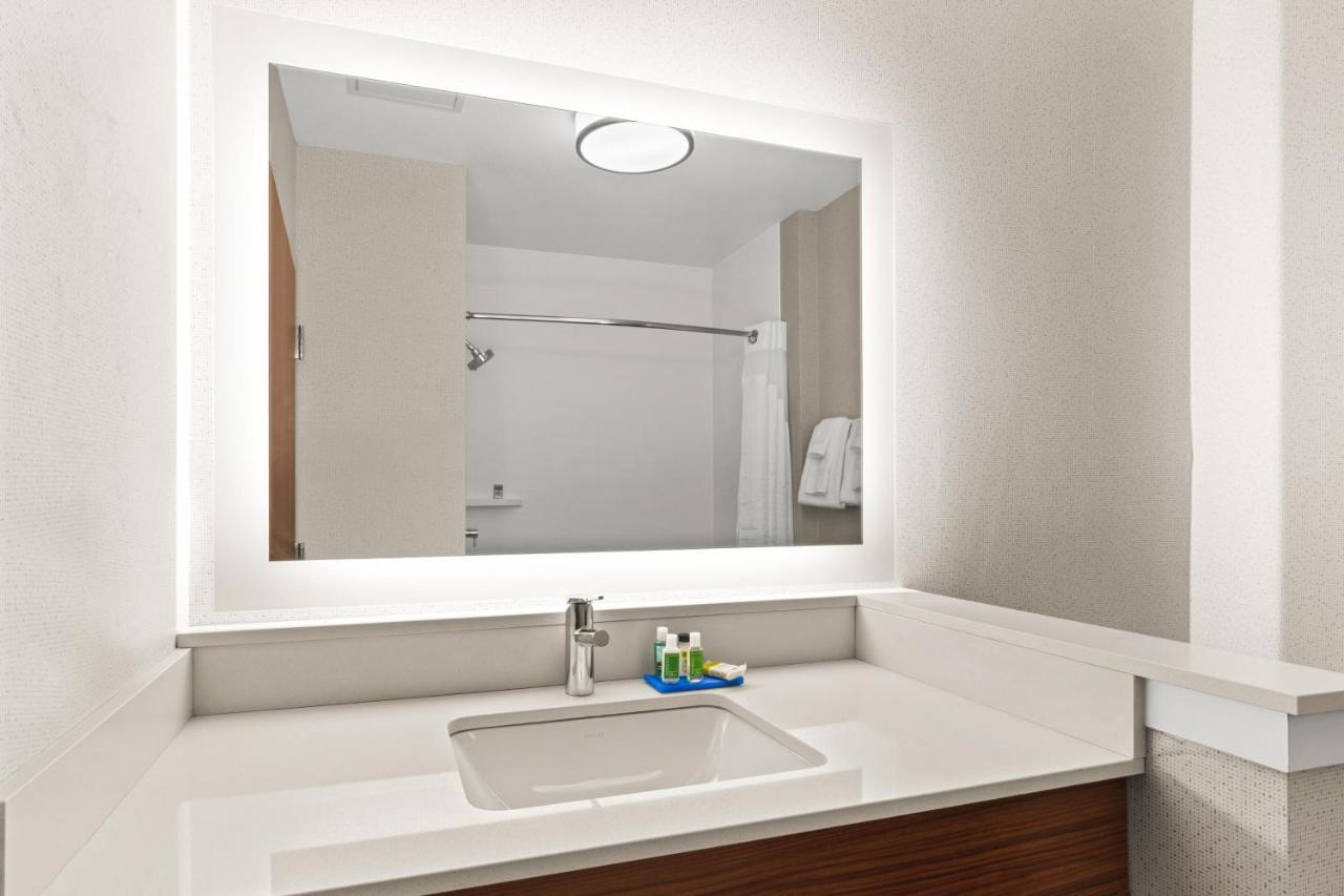 Holiday Inn Express Hotel & Suites Willows By Ihg Bagian luar foto