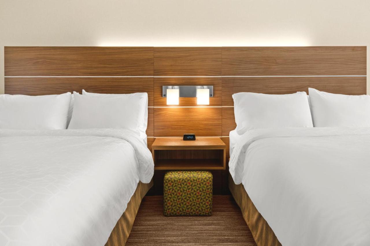 Holiday Inn Express Hotel & Suites Willows By Ihg Bagian luar foto