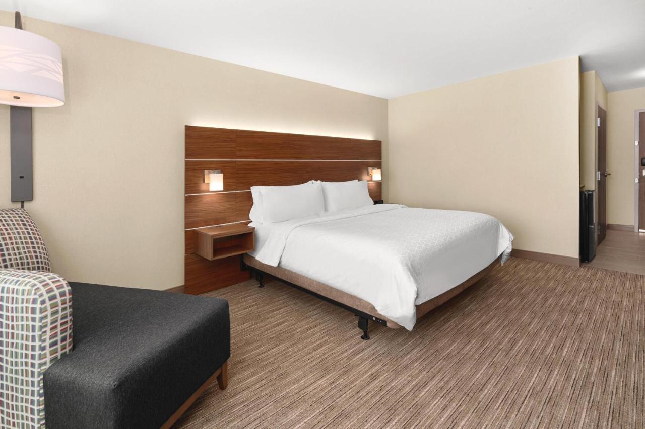 Holiday Inn Express Hotel & Suites Willows By Ihg Bagian luar foto