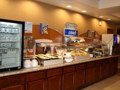 Holiday Inn Express Hotel & Suites Willows By Ihg Bagian luar foto